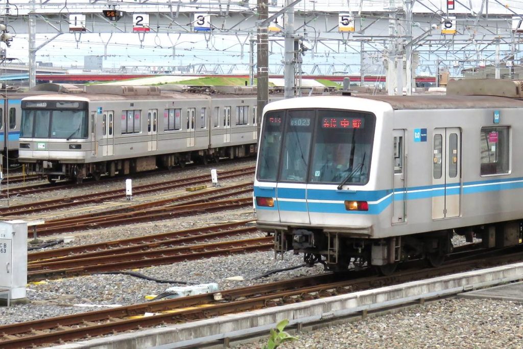 東京メトロ東西線の車両基地に日比谷線の電車 再就職先 への出発待つ 鉄道ニュース 鉄道プレスネット