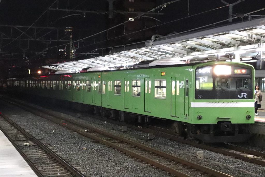 国鉄「省エネ電車」201系、ラストランまで残り4年に　JR西日本の225系増備で