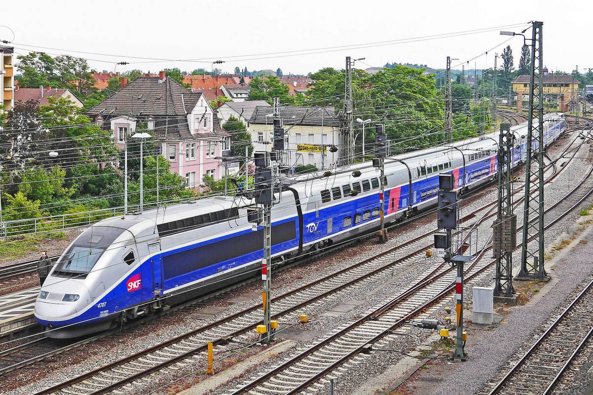 パリ ベルリン 7時間 独仏の首都結ぶ国際高速列車 来年末にも運行へ 鉄道ニュース 鉄道プレスネット
