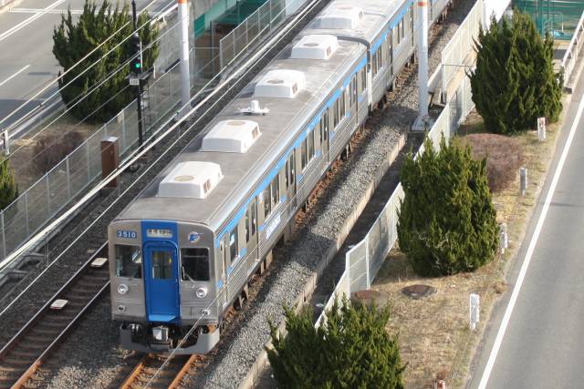 泉北高速鉄道の3000系「デビュー時のデザイン」復刻 ラインカラーや