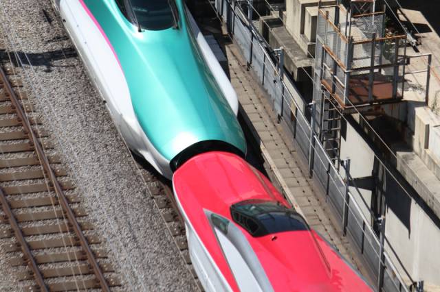 東北・秋田新幹線「はやぶさ・こまち」315km/h走行中に連結器外れる