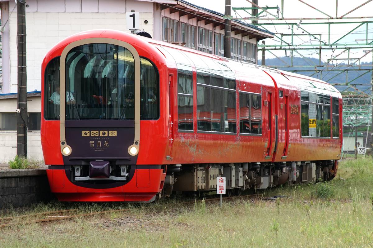 北陸新幹線の並行在来線3社「上越妙高～金沢」初の直通運行 車両は